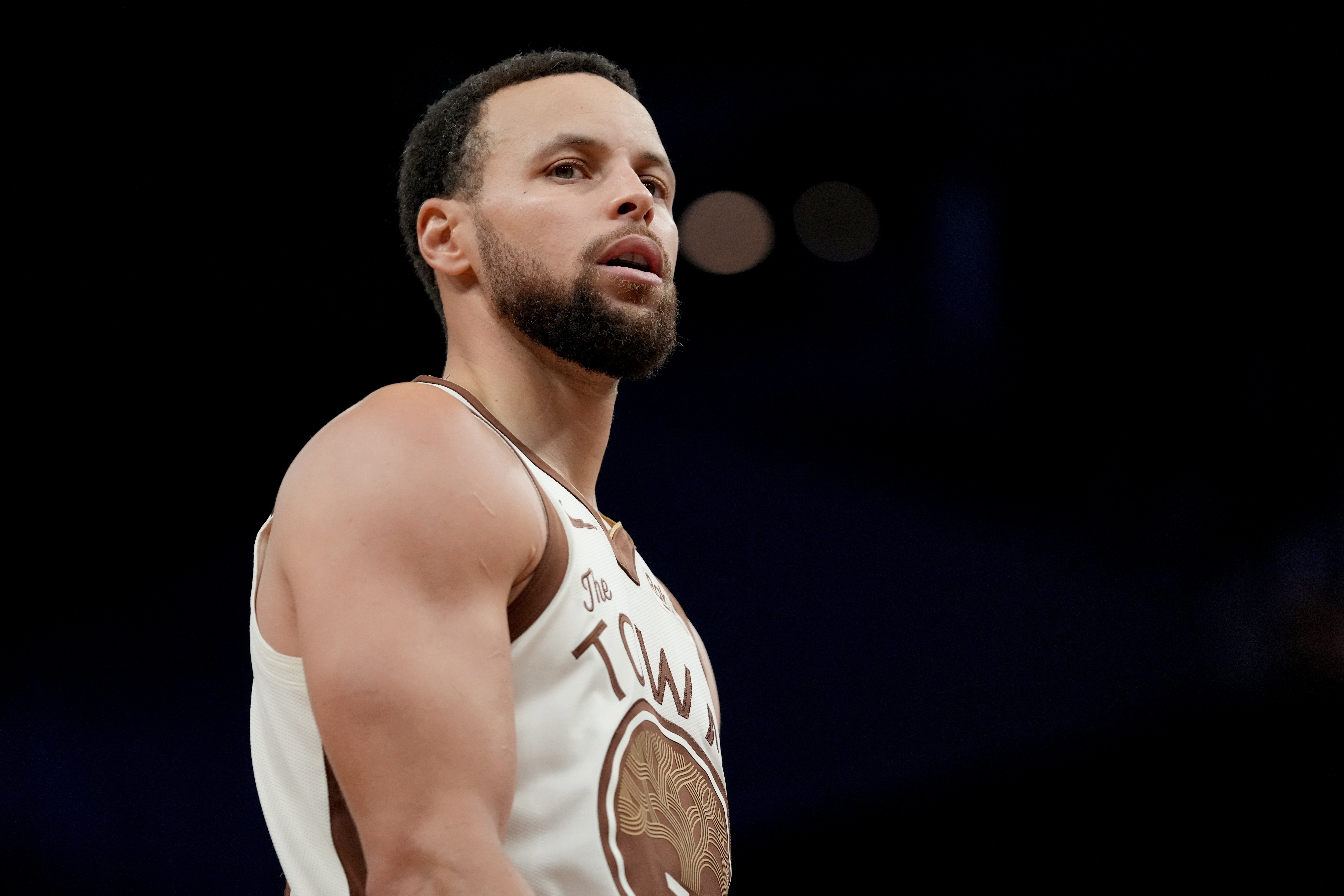 【完整版】名记:勇士没和库里进行传统谈判 但提供所有续约选项 【完整版】名记:勇士没和库里进行传统谈判 但提供所有续约选项