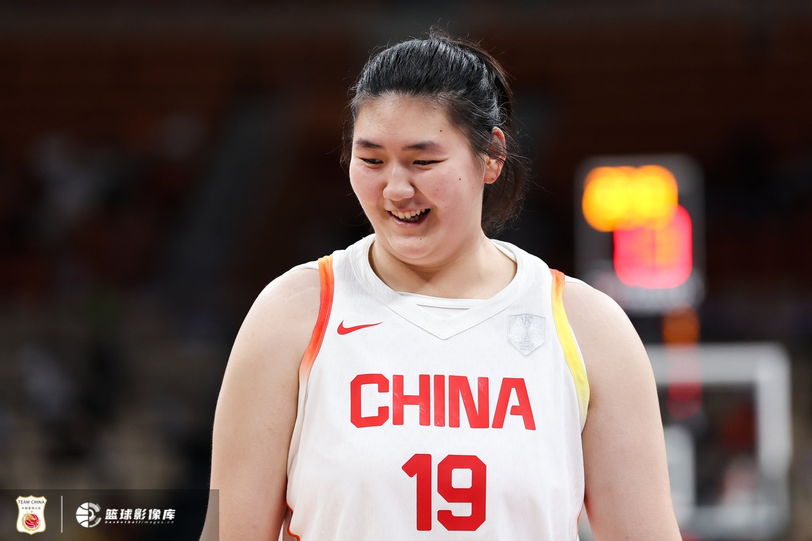 苏群：不少人以为张子宇要成为姚明那样的救世主 但她只有19岁