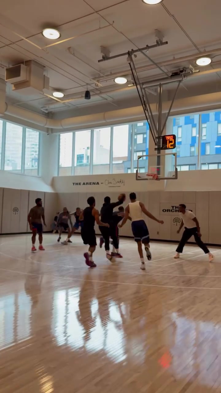 球场蜘蛛侠！训练师晒米切尔训练赛视频 展现犀利突破+撤步三分